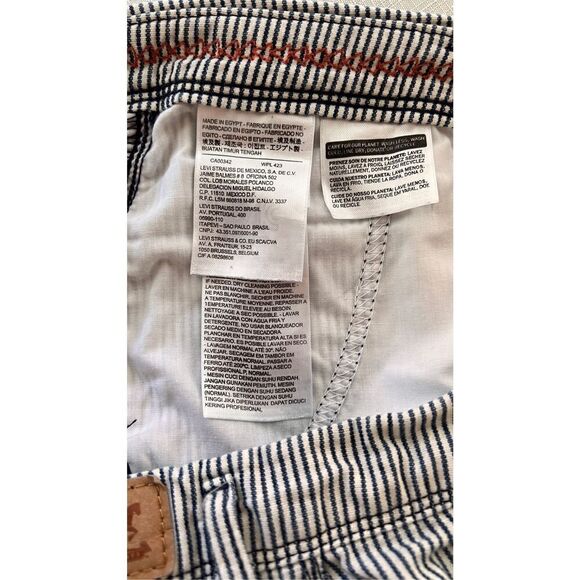 Levi's Women's Railroad Striped Rolled Cuffed Hem Chino Shorts Navy White Sz 31 - Picture 9 of 10